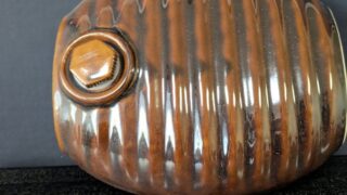 冬の夜をやさしく包む、陶器製の湯たんぽ